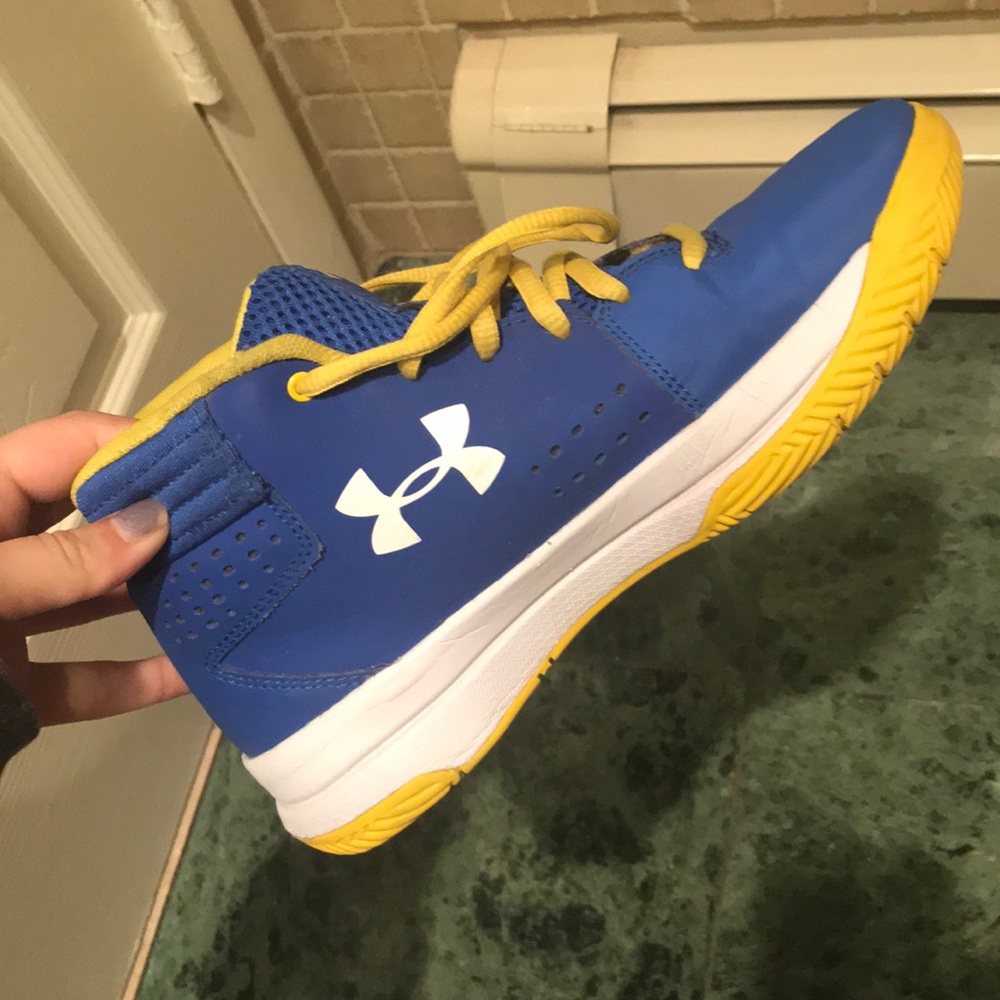Under armor Boys sneakers!